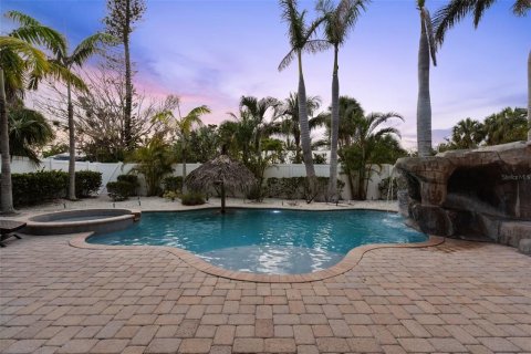 House in Holmes Beach, Florida 4 bedrooms, 274.43 sq.m. № 1791235 - photo 21