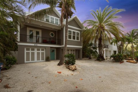 House in Holmes Beach, Florida 4 bedrooms, 274.43 sq.m. № 1791235 - photo 5
