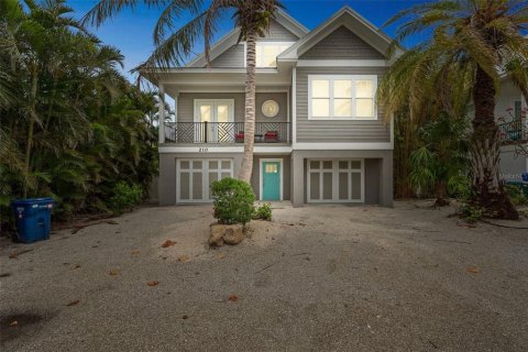 House in Holmes Beach, Florida 4 bedrooms, 274.43 sq.m. № 1791235 - photo 6