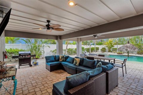 House in Holmes Beach, Florida 4 bedrooms, 274.43 sq.m. № 1791235 - photo 15