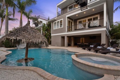 House in Holmes Beach, Florida 4 bedrooms, 274.43 sq.m. № 1791235 - photo 11