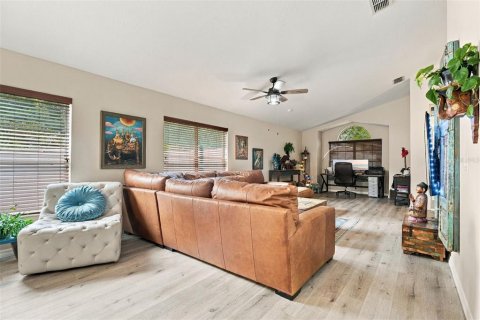 Villa ou maison à vendre à Deltona, Floride: 3 chambres, 171.03 m2 № 2389211 - photo 12