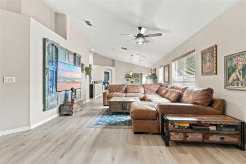 Villa ou maison à vendre à Deltona, Floride: 3 chambres, 171.03 m2 № 2389211 - photo 13