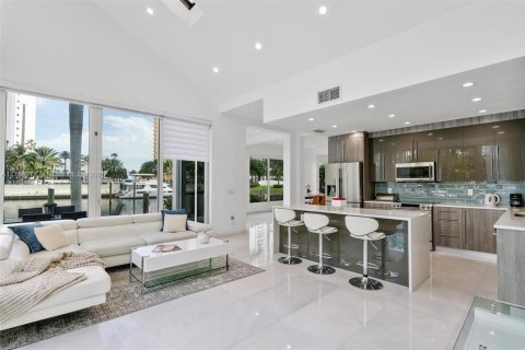 Casa en alquiler en Sunny Isles Beach, Florida, 4 dormitorios, 277.87 m2 № 2054240 - foto 13