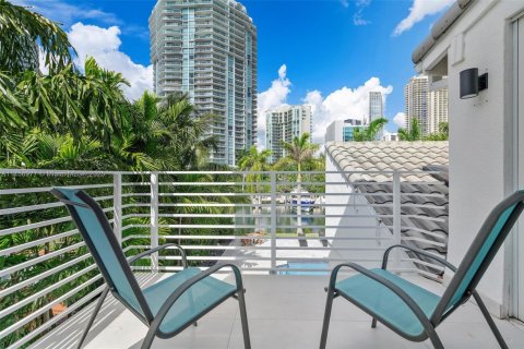 Casa en alquiler en Sunny Isles Beach, Florida, 4 dormitorios, 277.87 m2 № 2054240 - foto 30