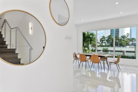 Casa en alquiler en Sunny Isles Beach, Florida, 4 dormitorios, 277.87 m2 № 2054240 - foto 5