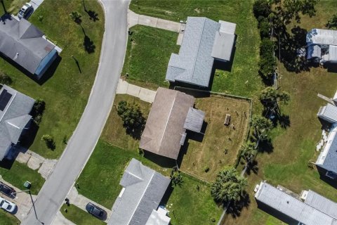 House in Port Richey, Florida 3 bedrooms, 94.11 sq.m. № 1418017 - photo 9