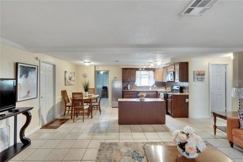 House in Port Richey, Florida 3 bedrooms, 94.11 sq.m. № 1418017 - photo 15