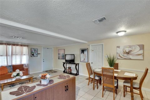 House in Port Richey, Florida 3 bedrooms, 94.11 sq.m. № 1418017 - photo 20