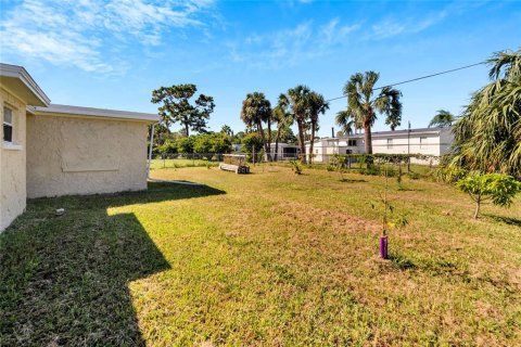 House in Port Richey, Florida 3 bedrooms, 94.11 sq.m. № 1418017 - photo 29