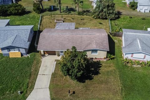 House in Port Richey, Florida 3 bedrooms, 94.11 sq.m. № 1418017 - photo 10