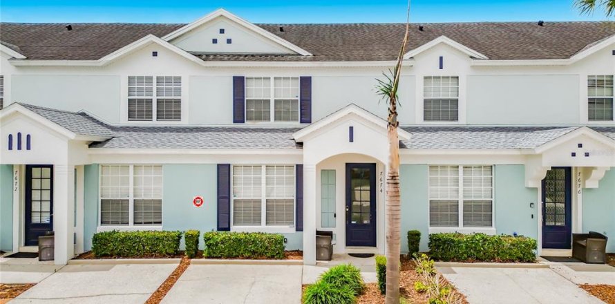 Adosado en Kissimmee, Florida 3 dormitorios, 133.78 m2 № 2211591