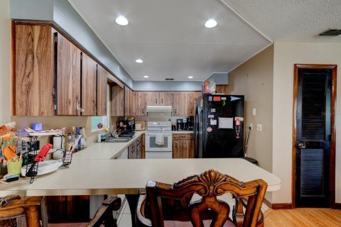 Villa ou maison à vendre à Ormond Beach, Floride: 4 chambres, 282.42 m2 № 1720863 - photo 9