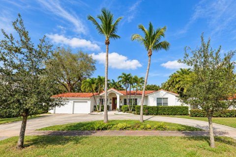 House in Coral Gables, Florida 3 bedrooms, 163.51 sq.m. № 2381690 - photo 2