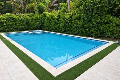 House in Coral Gables, Florida 3 bedrooms, 163.51 sq.m. № 2381690 - photo 3