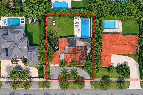 House in Coral Gables, Florida 3 bedrooms, 163.51 sq.m. № 2381690