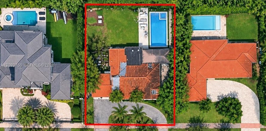 House in Coral Gables, Florida 3 bedrooms, 163.51 sq.m. № 2381690
