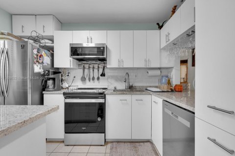 Condominio en venta en Deerfield Beach, Florida, 2 dormitorios, 86.77 m2 № 1745894 - foto 4