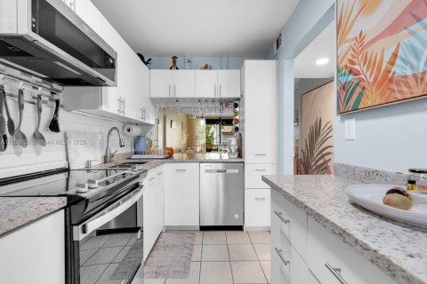 Condominio en venta en Deerfield Beach, Florida, 2 dormitorios, 86.77 m2 № 1745894 - foto 5