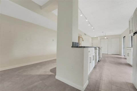 Copropriété à vendre à Winter Haven, Floride: 2 chambres, 107.02 m2 № 1780891 - photo 4