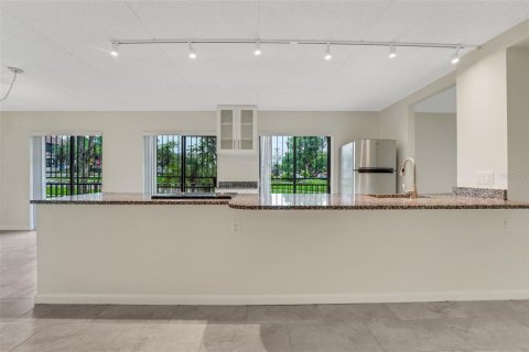 Copropriété à vendre à Winter Haven, Floride: 2 chambres, 107.02 m2 № 1780891 - photo 3