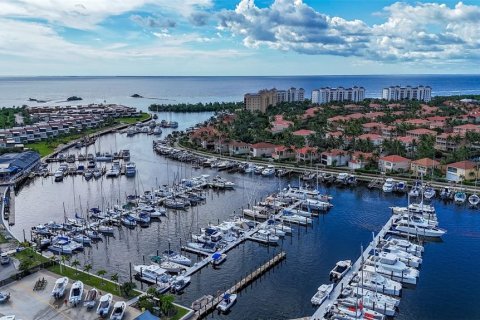 Villa ou maison à vendre à Punta Gorda, Floride: 4 chambres, 220.27 m2 № 1909541 - photo 2