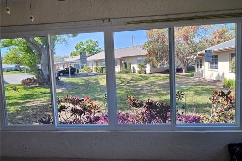 Condo in Sun City Center, Florida, 2 bedrooms  № 1724436 - photo 11