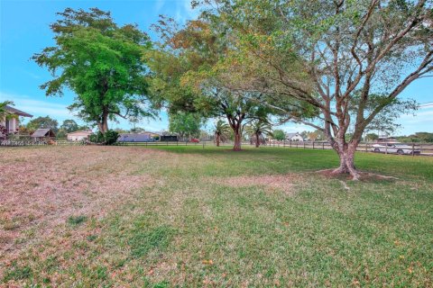 House in Southwest Ranches, Florida 3 bedrooms, 220.36 sq.m. № 1496596 - photo 6