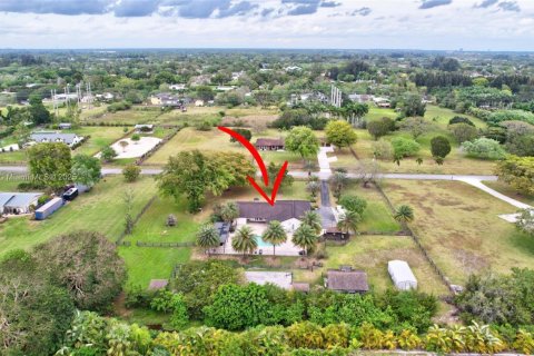House in Southwest Ranches, Florida 3 bedrooms, 220.36 sq.m. № 1496596 - photo 3