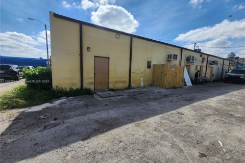 Купить коммерческую недвижимость в Майами, Флорида № 1792655 - фото 11