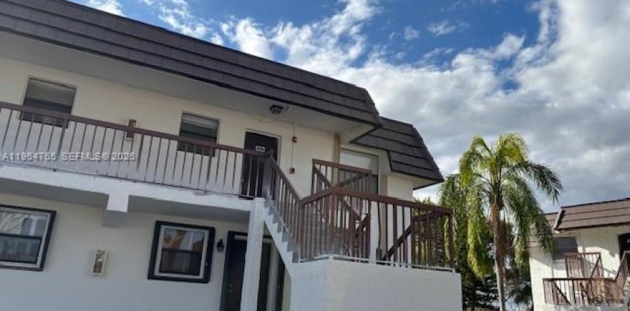 Кондоминиум с 2 спальнями в Майами, Флорида № 2026229