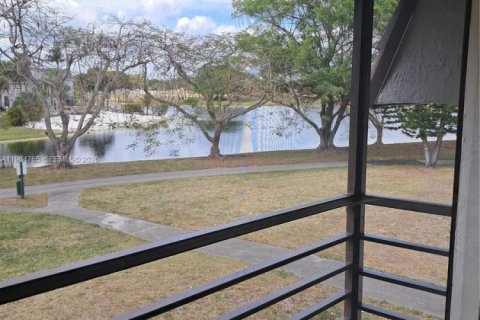 Снять в аренду кондоминиум в Майами, Флорида 2 спальни, 71.53м2, № 2026229 - фото 3