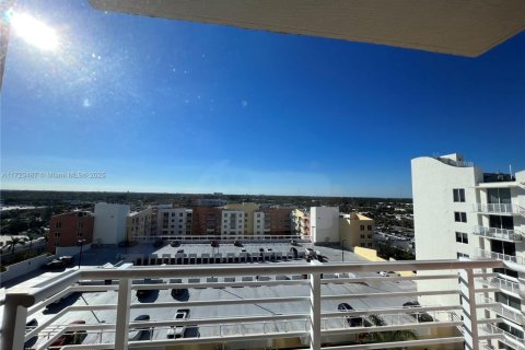 Condo in Aventura, Florida, 2 bedrooms  № 1935947 - photo 1