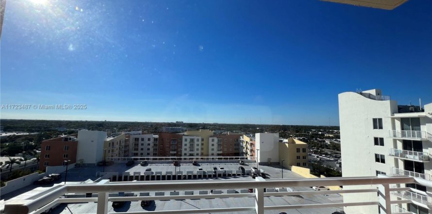 Condo in Aventura, Florida, 2 bedrooms № 1935947
