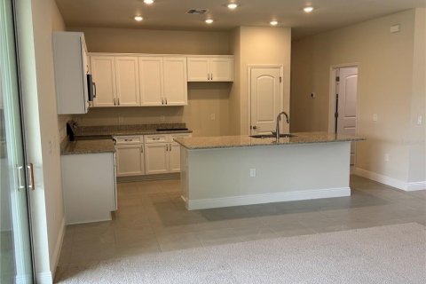 House in North Port, Florida 4 bedrooms, 172.71 sq.m. № 2200080 - photo 2