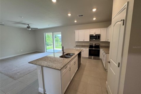House in North Port, Florida 4 bedrooms, 172.71 sq.m. № 2200080 - photo 7