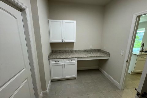 House in North Port, Florida 4 bedrooms, 172.71 sq.m. № 2200080 - photo 6