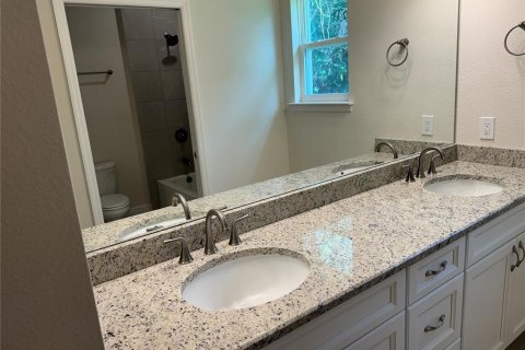 House in North Port, Florida 4 bedrooms, 172.71 sq.m. № 2200080 - photo 8