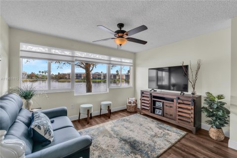 Copropriété à vendre à Tamarac, Floride: 2 chambres, 114.08 m2 № 2025555 - photo 18