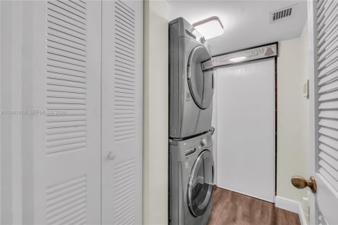 Copropriété à vendre à Tamarac, Floride: 2 chambres, 114.08 m2 № 2025555 - photo 29