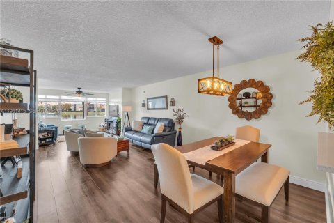 Copropriété à vendre à Tamarac, Floride: 2 chambres, 114.08 m2 № 2025555 - photo 13