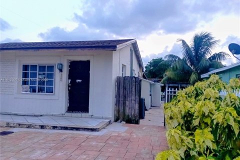 Commercial property in Miami, Florida 176.79 sq.m. № 1700555 - photo 5