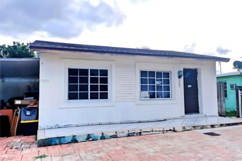 Commercial property in Miami, Florida 176.79 sq.m. № 1700555 - photo 1