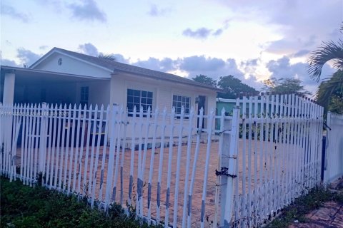 Commercial property in Miami, Florida 176.79 sq.m. № 1700555 - photo 3