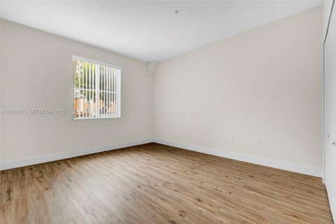 Villa ou maison à louer à Hialeah, Floride: 2 chambres, 104.98 m2 № 1983075 - photo 17