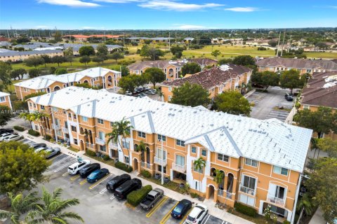 Villa ou maison à louer à Hialeah, Floride: 2 chambres, 104.98 m2 № 1983075 - photo 24