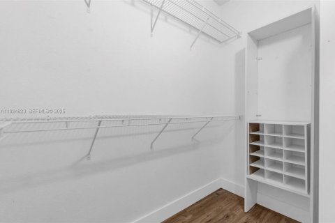 Villa ou maison à louer à Hialeah, Floride: 2 chambres, 104.98 m2 № 1983075 - photo 18