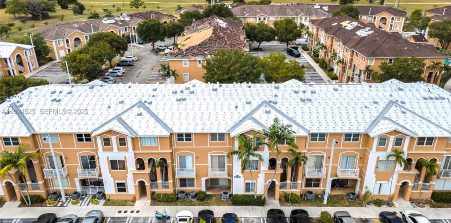 Villa ou maison à Hialeah, Floride 2 chambres, 104.98 m2 № 1983075