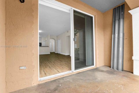 Villa ou maison à louer à Hialeah, Floride: 2 chambres, 104.98 m2 № 1983075 - photo 12