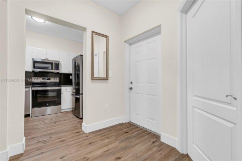 Villa ou maison à louer à Hialeah, Floride: 2 chambres, 104.98 m2 № 1983075 - photo 3